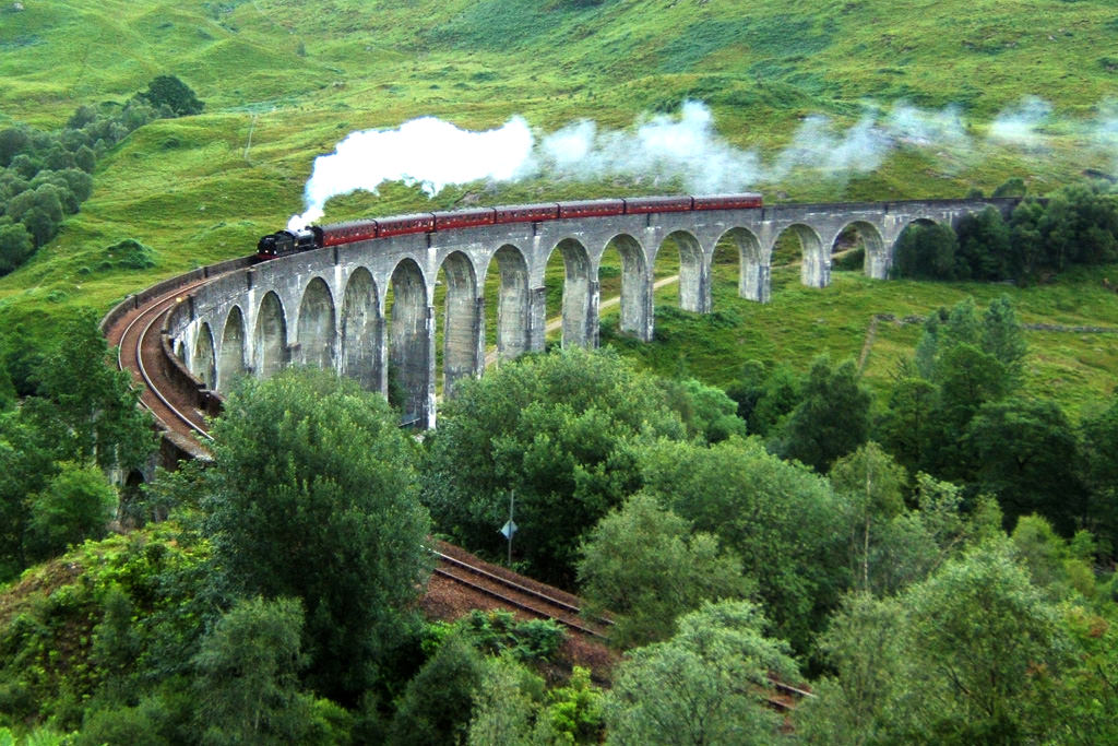 4-Glenfinnan-Viaduct-Scotland